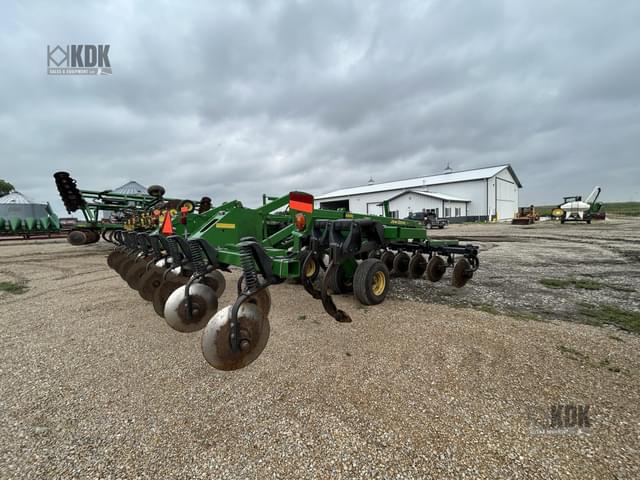 Image of John Deere 2700 equipment image 2