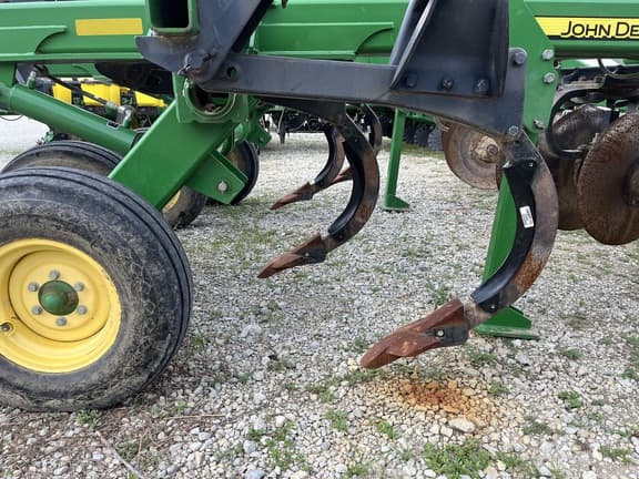 Image of John Deere 2720 equipment image 2