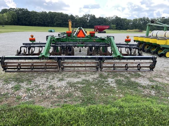 Image of John Deere 2720 equipment image 4