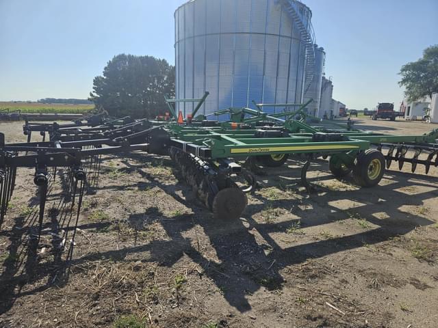 Image of John Deere 2720 equipment image 2