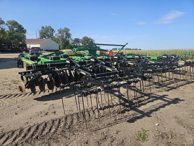 Image of John Deere 2720 equipment image 4