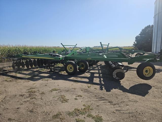 Image of John Deere 2720 equipment image 1