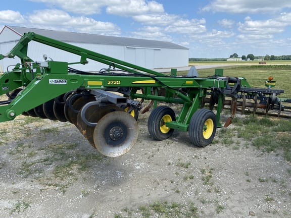 Main image John Deere 2720