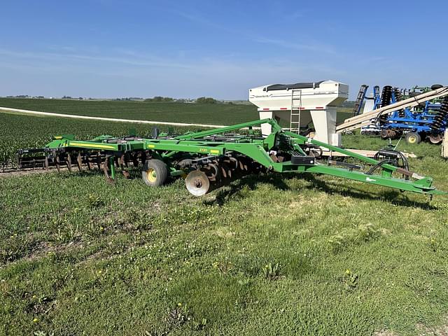 Image of John Deere 2720 equipment image 2