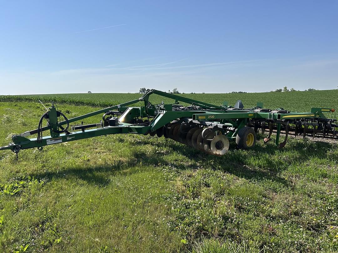 Image of John Deere 2720 Primary image