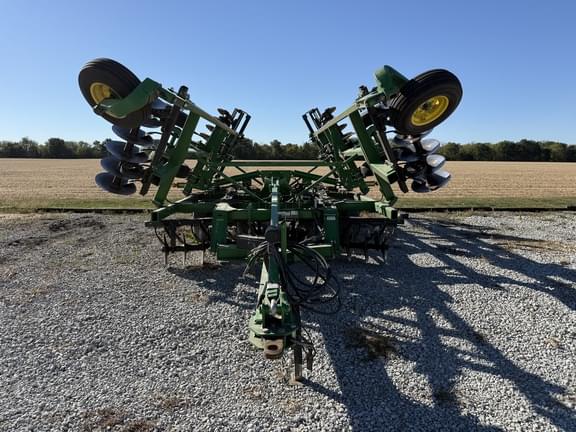 Image of John Deere 2720 equipment image 1