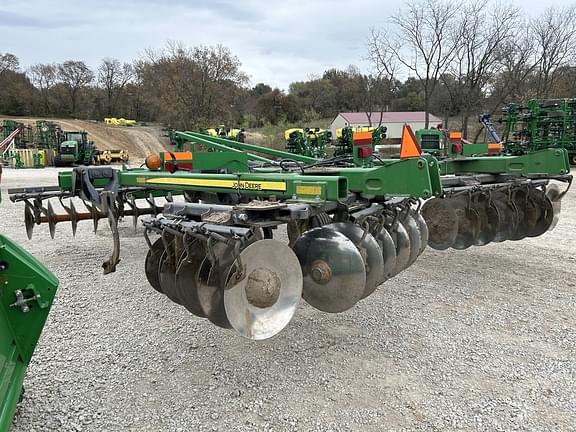 Image of John Deere 2720 equipment image 4