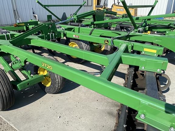 Image of John Deere 2720 equipment image 3