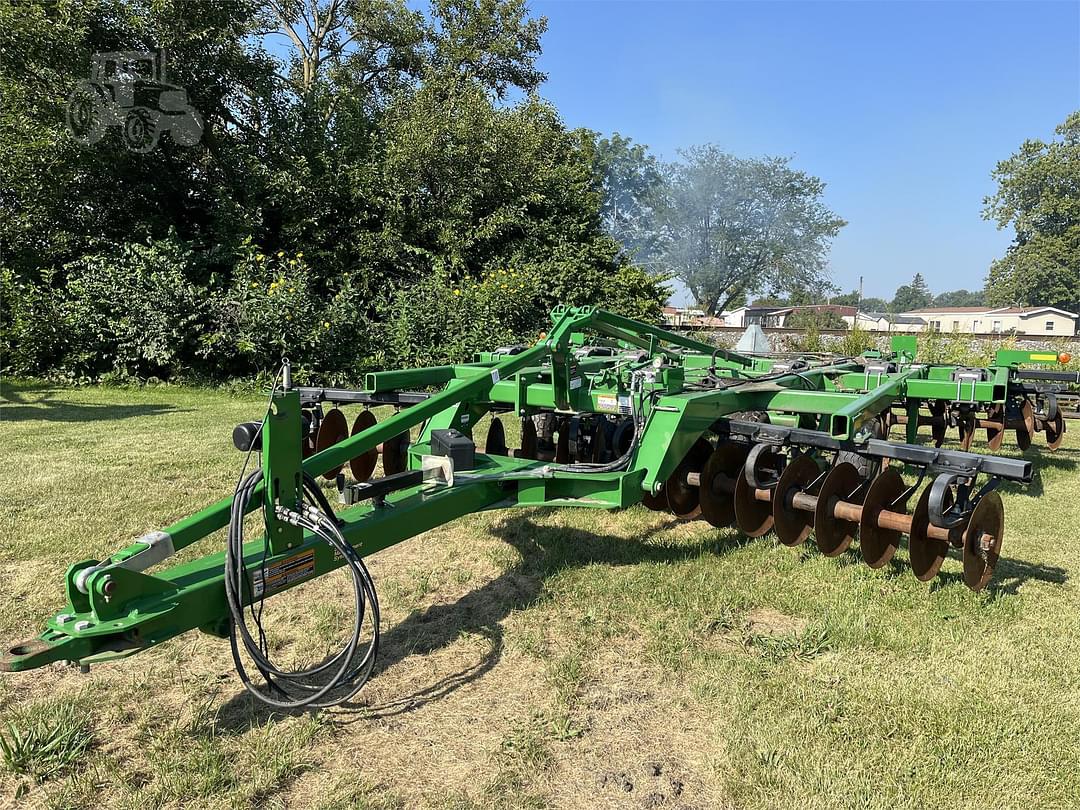 Image of John Deere 2720 Image 0