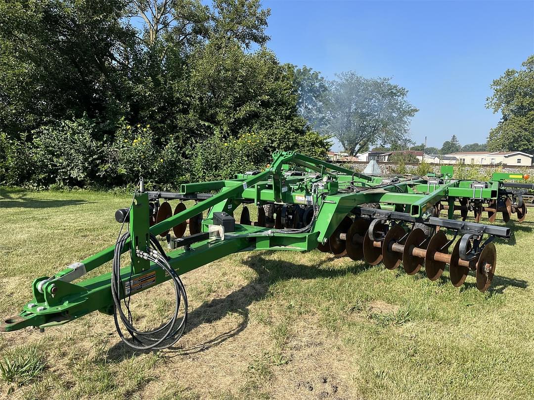 Image of John Deere 2720 Image 0