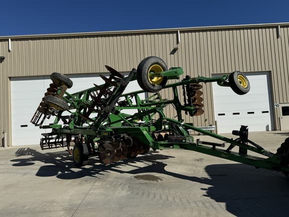 Image of John Deere 2720 Primary image