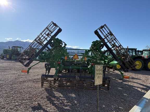 Image of John Deere 2730 equipment image 3