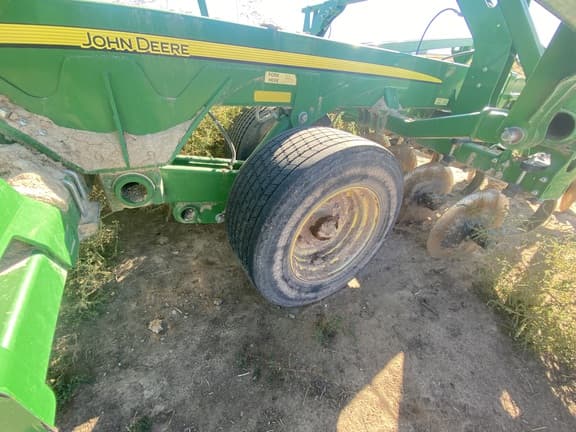 Image of John Deere 2730 equipment image 3