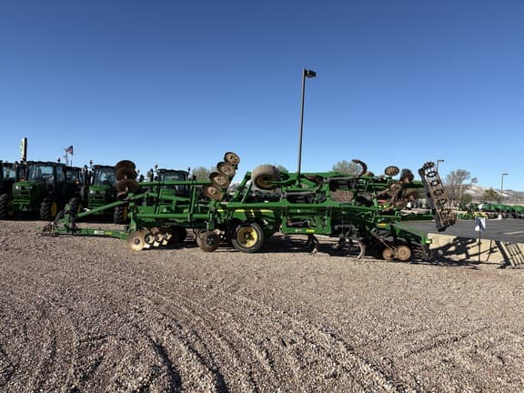 Image of John Deere 2730 equipment image 1