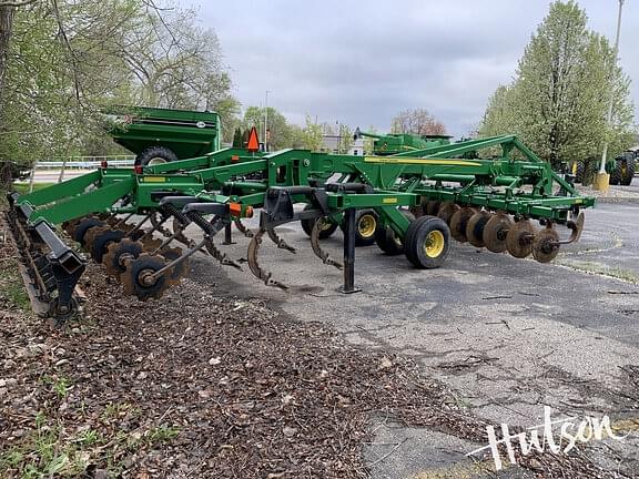 Image of John Deere 2730 equipment image 1