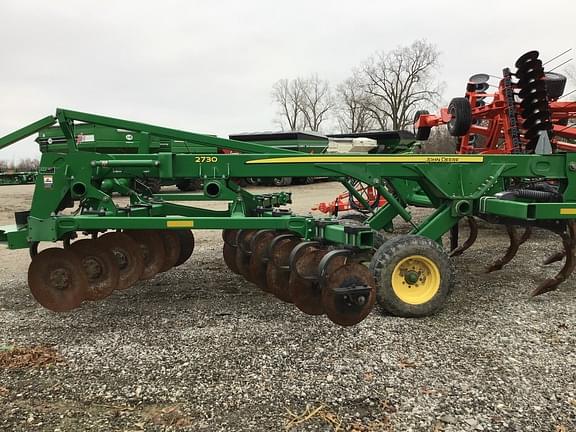 Image of John Deere 2730 equipment image 1