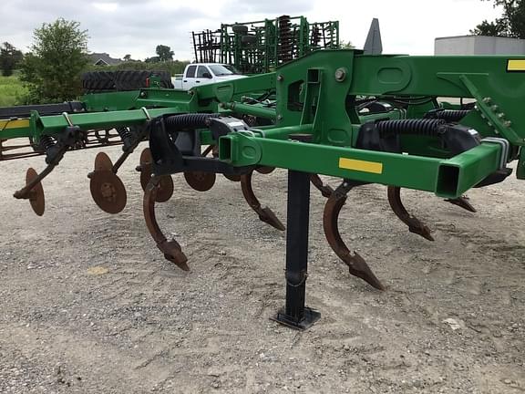 Image of John Deere 2730 equipment image 4