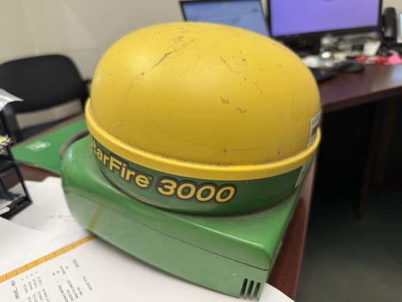 Image of John Deere StarFire 3000 equipment image 1