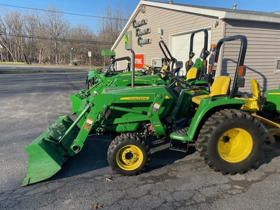 Main image John Deere 3032E