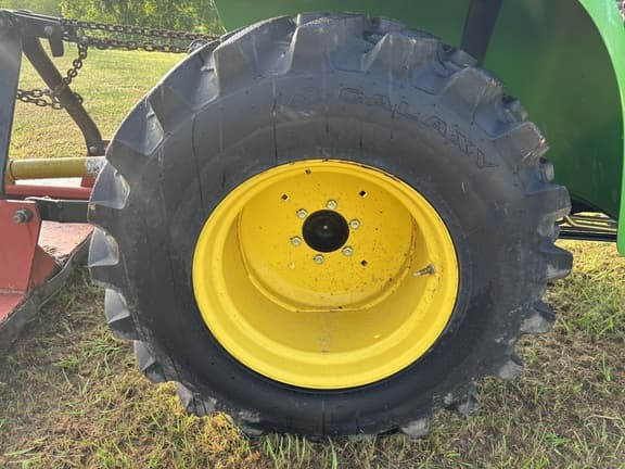 Image of John Deere 3032E equipment image 4