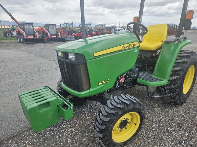 Image of John Deere 3032E equipment image 3