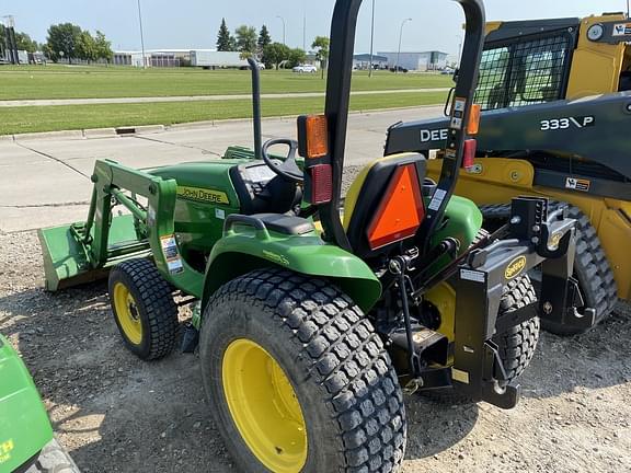 Image of John Deere 3032E equipment image 4