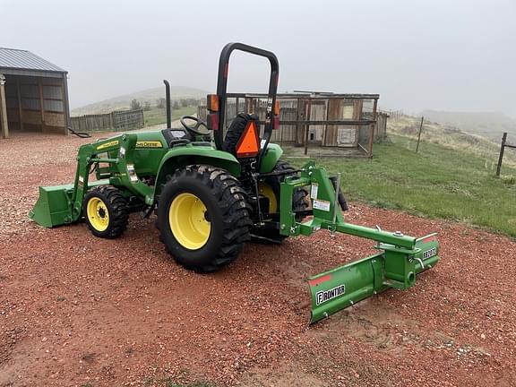 Image of John Deere 3032E equipment image 2