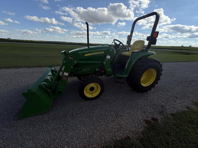 Image of John Deere 3032E equipment image 1