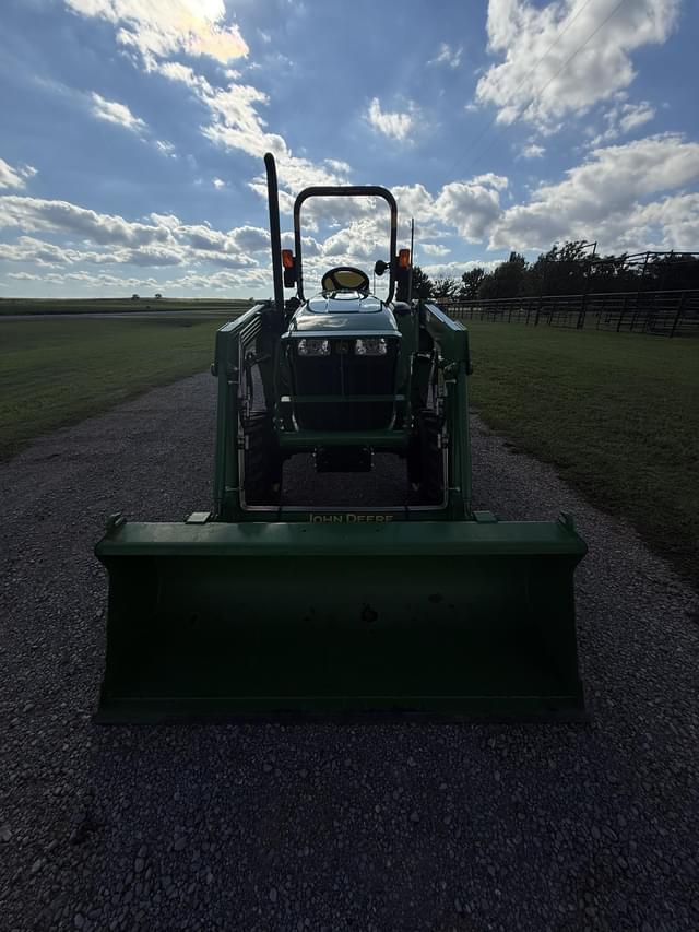 Image of John Deere 3032E equipment image 3