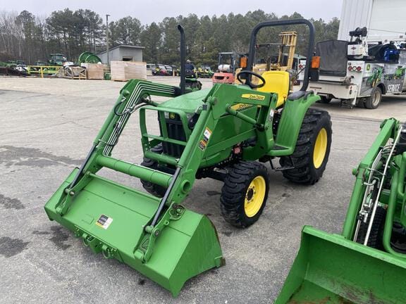 2014 John Deere 3032E Equipment Image0