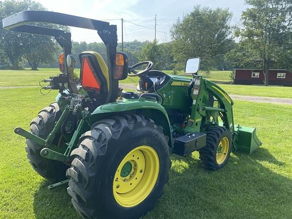Image of John Deere 3033R equipment image 2