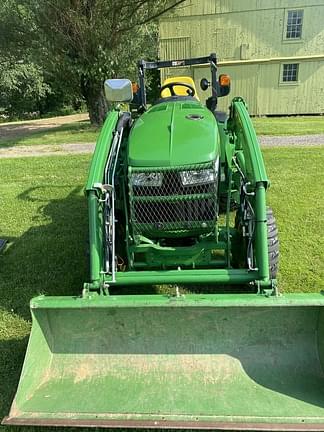 Image of John Deere 3033R equipment image 4