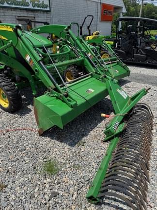 Image of John Deere 3033R equipment image 2