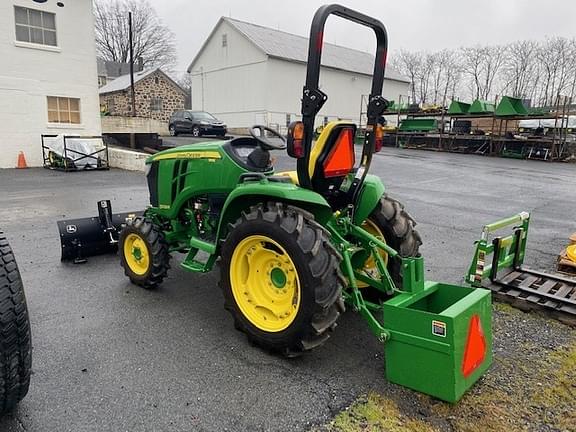 Image of John Deere 3033R equipment image 2