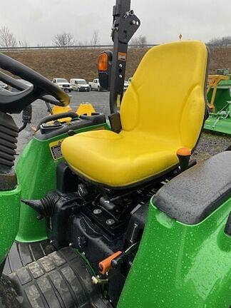 Image of John Deere 3033R equipment image 3