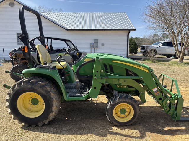 Image of John Deere 3033R equipment image 1