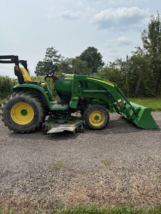 2014 John Deere 3033R Equipment Image0