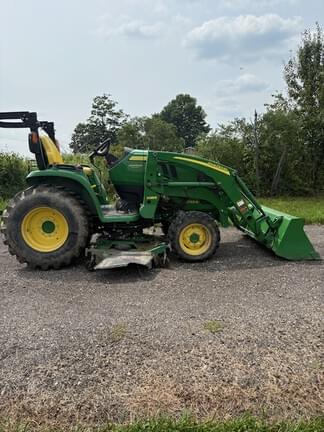 Image of John Deere 3033R Image 0