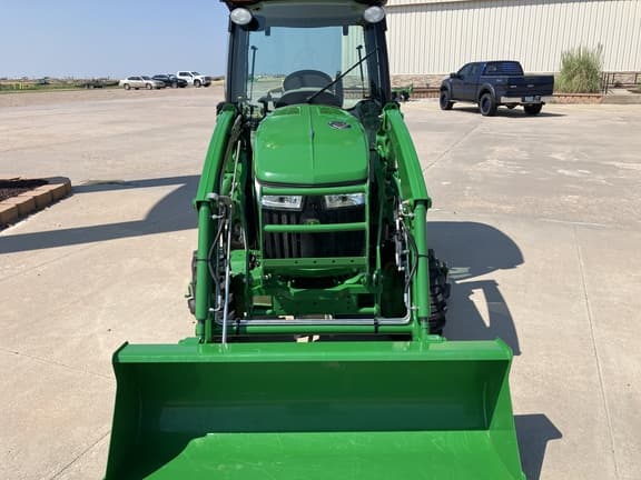 Image of John Deere 3033R equipment image 2