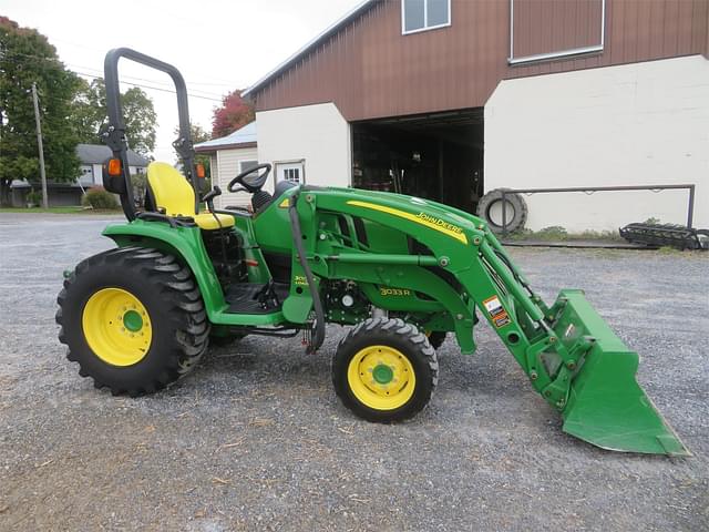 Image of John Deere 3033R equipment image 1