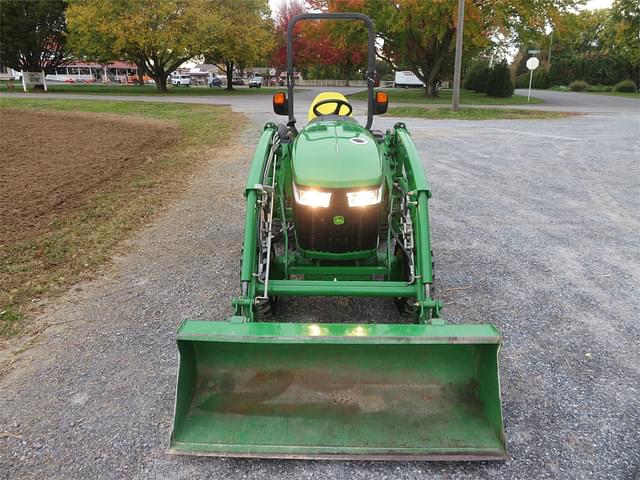 Image of John Deere 3033R equipment image 2