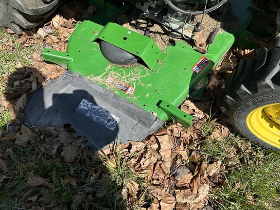 Image of John Deere 3033R equipment image 2