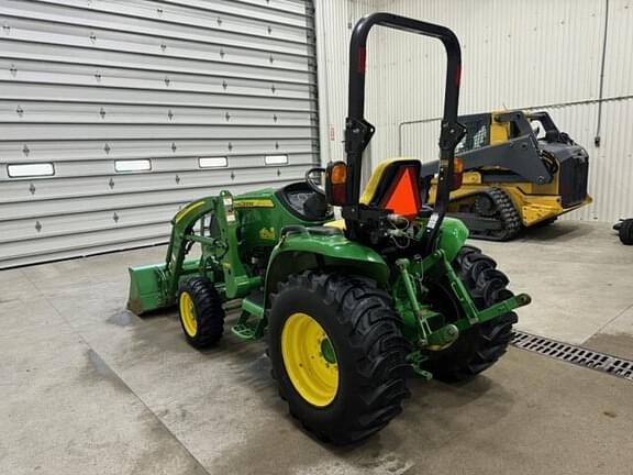 Image of John Deere 3033R equipment image 2