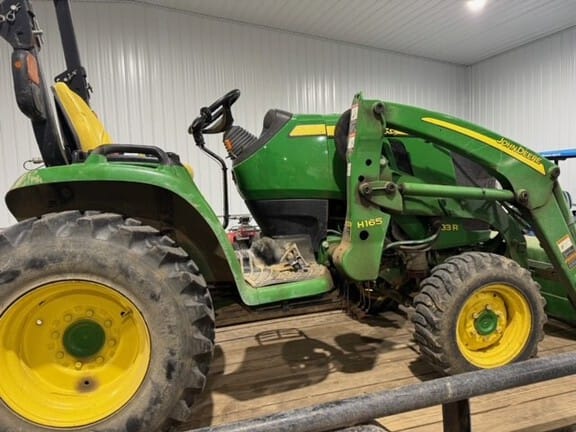 2014 John Deere 3033R Equipment Image0