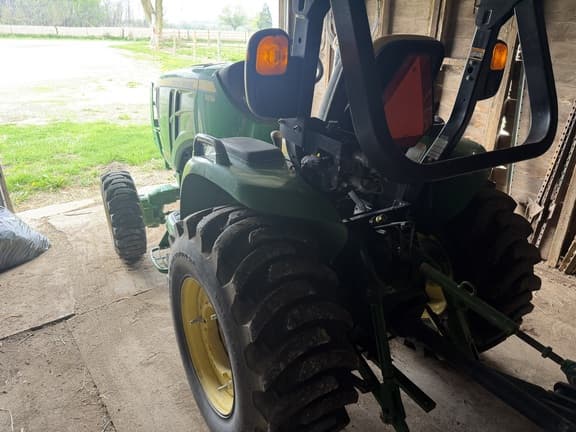 Image of John Deere 3033R equipment image 3