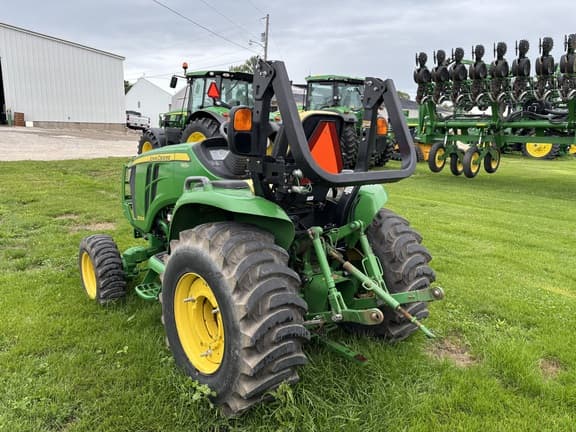 Image of John Deere 3033R equipment image 2