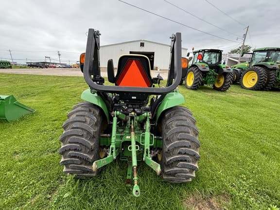 Image of John Deere 3033R equipment image 4