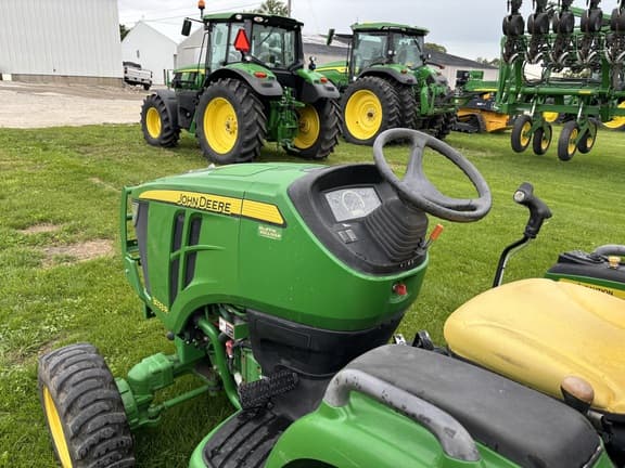 Image of John Deere 3033R equipment image 3