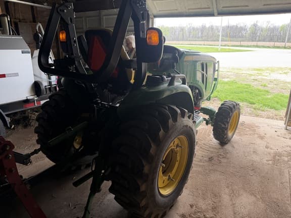 Image of John Deere 3033R equipment image 2