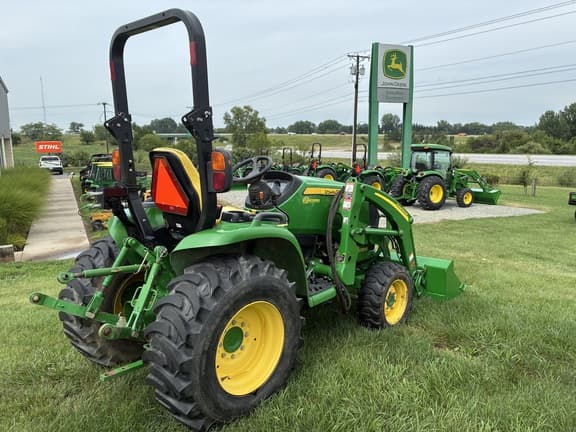 Image of John Deere 3033R equipment image 2